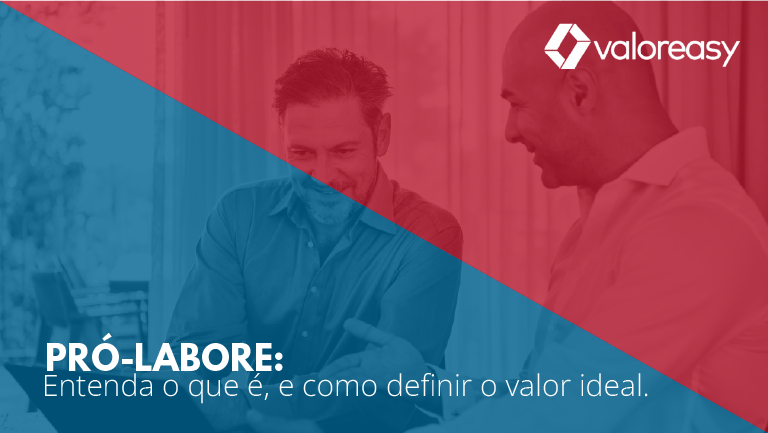 Empresários conversam sobre a definição do pró-labore da empresa.